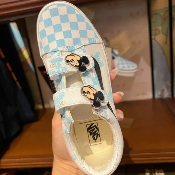 NWT Mickey Mouse VANS Old Skool V Sneakers (Child)
New in original box - Picture 4 of 12